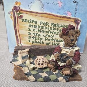 Boyds Bears Recipe for Friends Figurine - Brown and Red